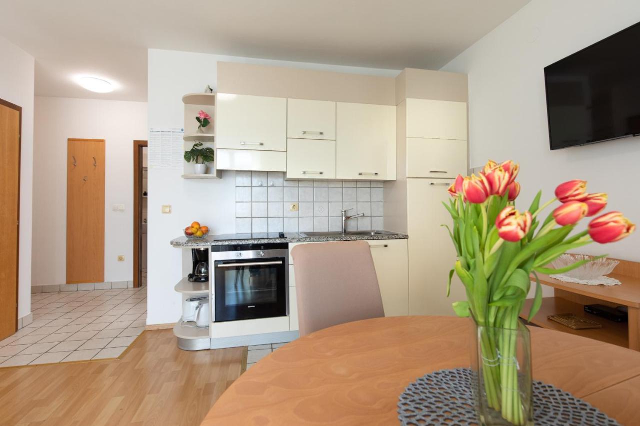 Apartment Filip Krk Town Esterno foto