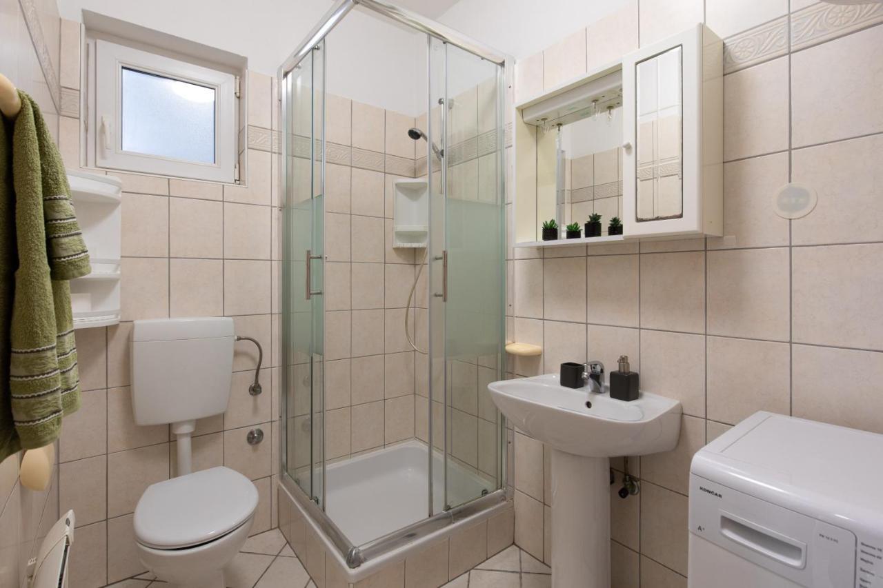 Apartment Filip Krk Town Esterno foto